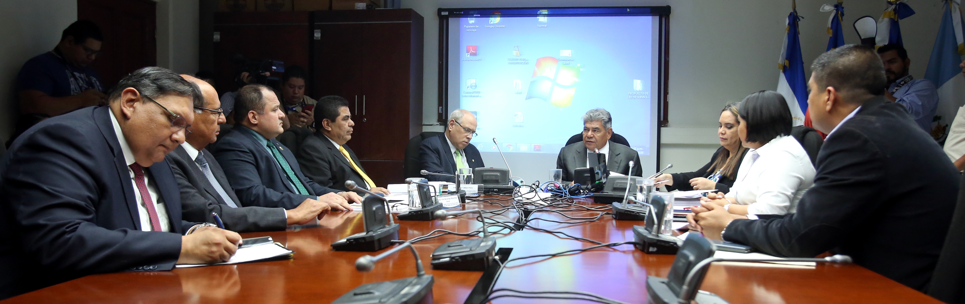 diputados-de-la-comision-de-antejuicio-contra-norman-quijano-dicen-que-pruebas-de-fgr-estan-ilegibles